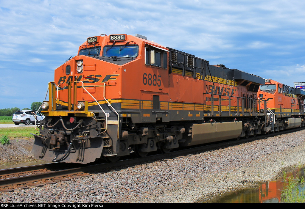 BNSF 6885